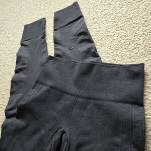 💙BOGO💙🎉Lululemon Ebb to Street Heathered Grey and Black Leggings Size 6